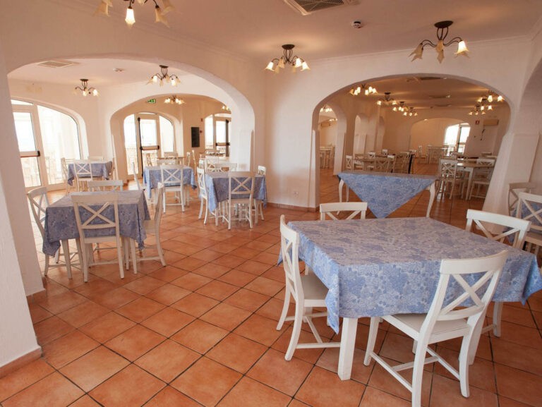 restaurant--v7162981